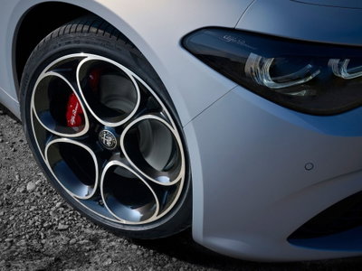 Alfa Romeo Giulia 2.2 Turbodiesel 210 CV AT8 AWD Q4 Veloce (6)