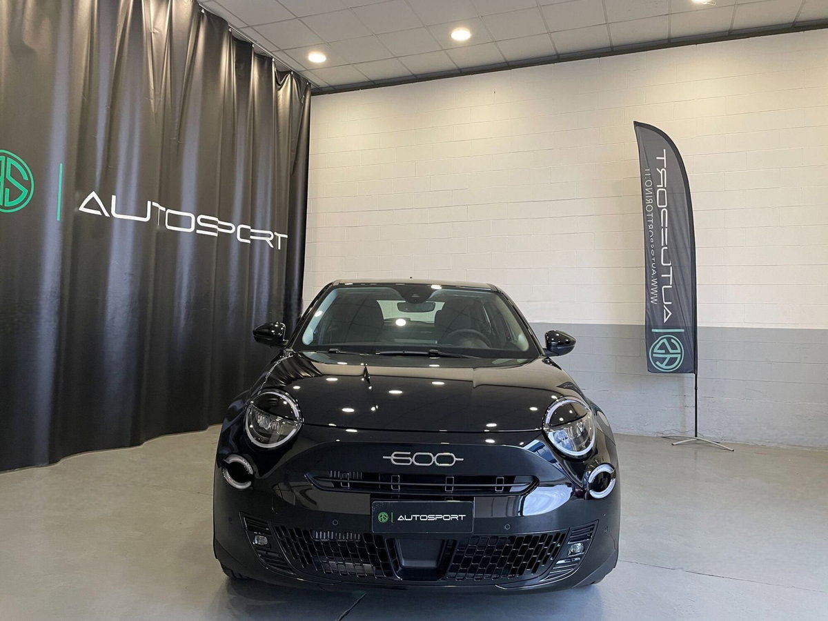 Fiat 600 1.2 hybrid Serie Speciale Icon 110cv auto (2)