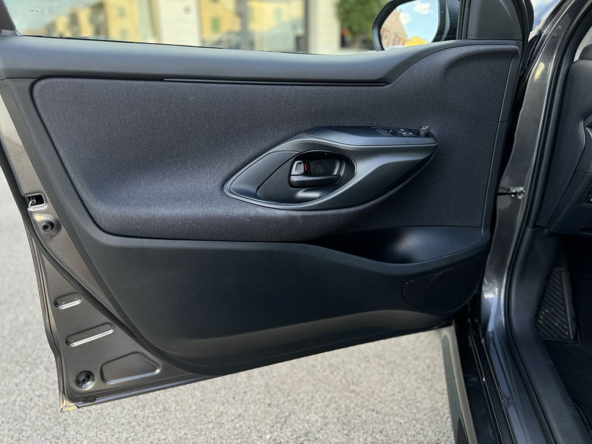 Mazda Mazda2 Hybrid 1.5 VVT e-CVT Full Hybrid Electric Select (14)