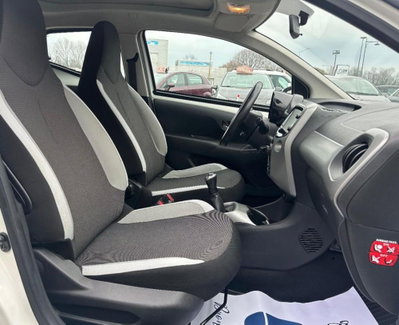 Toyota Aygo 1.0 VVT-i 69 CV 5 porte x-play (16)