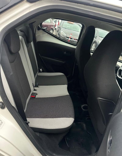 Toyota Aygo 1.0 VVT-i 69 CV 5 porte x-play (19)