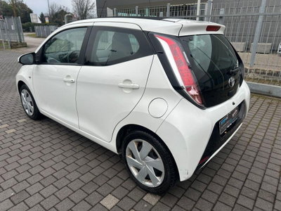 Toyota Aygo 1.0 VVT-i 69 CV 5 porte x-play (9)