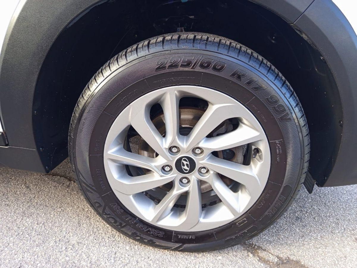 Hyundai Tucson 1.7 CRDi XPossible (13)