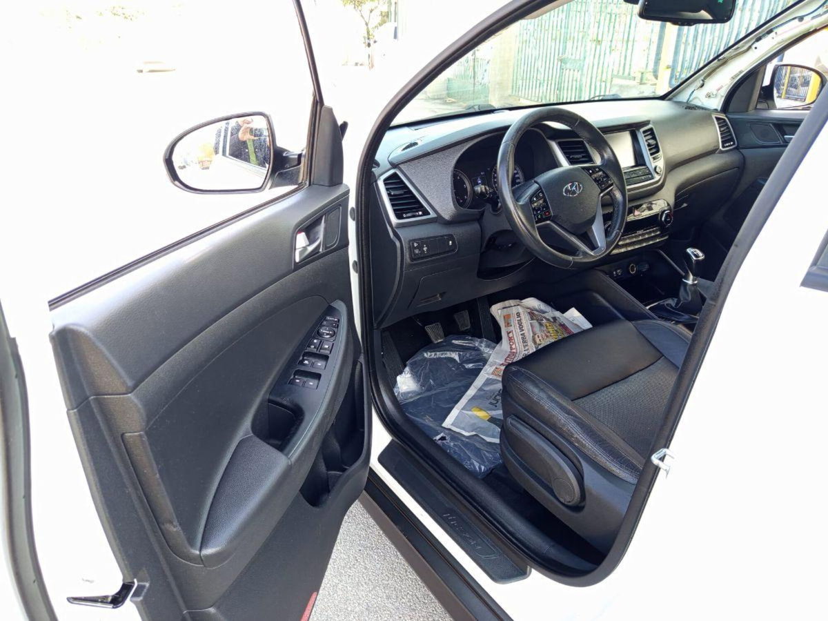 Hyundai Tucson 1.7 CRDi XPossible (15)