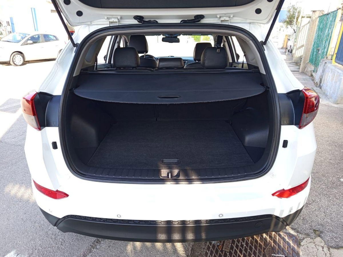 Hyundai Tucson 1.7 CRDi XPossible (9)