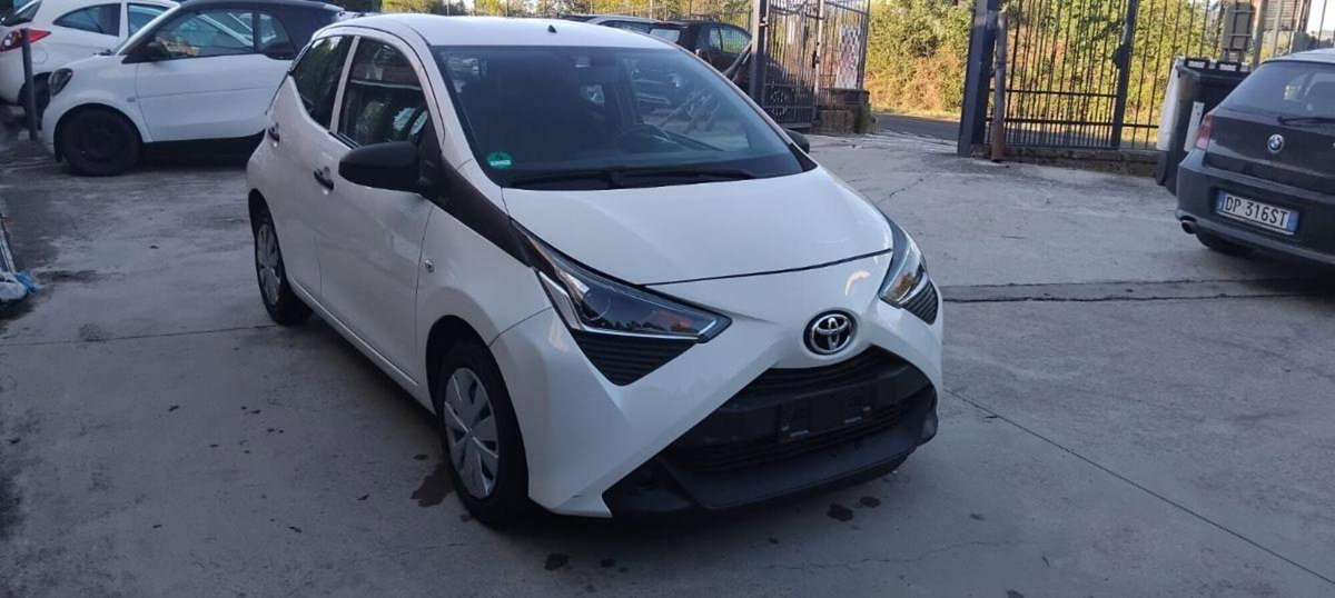 Toyota Aygo Connect 1.0 VVT-i 72 CV 5 porte x-cite