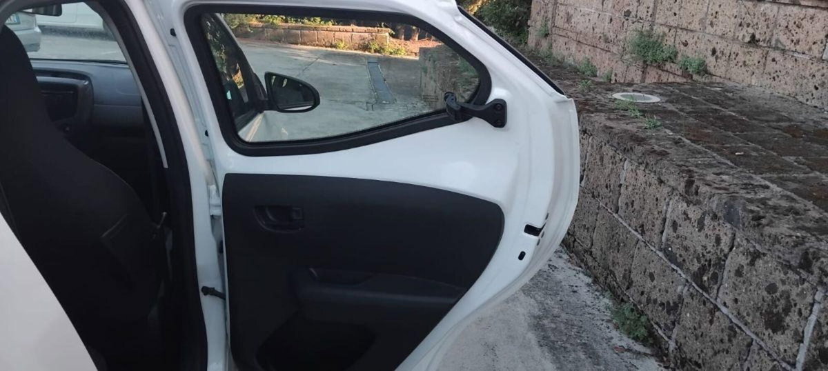 Toyota Aygo Connect 1.0 VVT-i 72 CV 5 porte x-cite (10)
