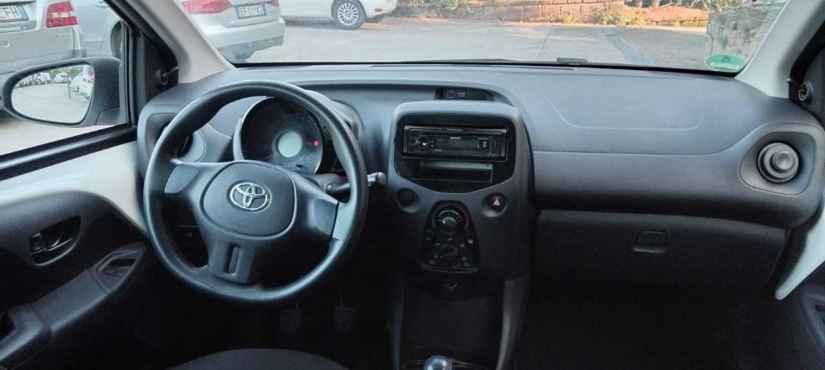 Toyota Aygo Connect 1.0 VVT-i 72 CV 5 porte x-cite (14)