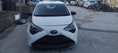 Toyota Aygo Connect 1.0 VVT-i 72 CV 5 porte x-cite (2)