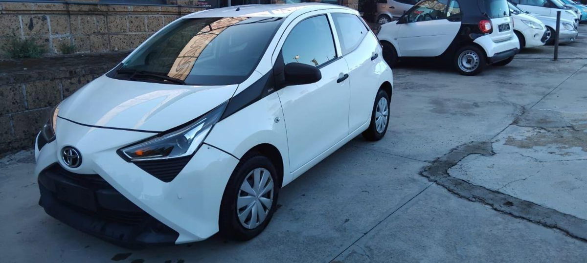 Toyota Aygo Connect 1.0 VVT-i 72 CV 5 porte x-cite (3)
