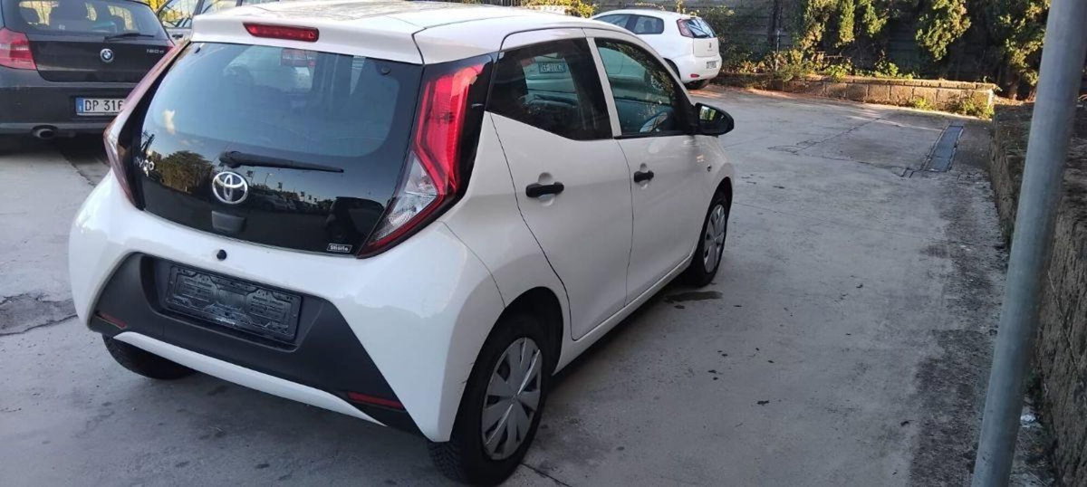 Toyota Aygo Connect 1.0 VVT-i 72 CV 5 porte x-cite (6)