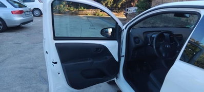 Toyota Aygo Connect 1.0 VVT-i 72 CV 5 porte x-cite (9)