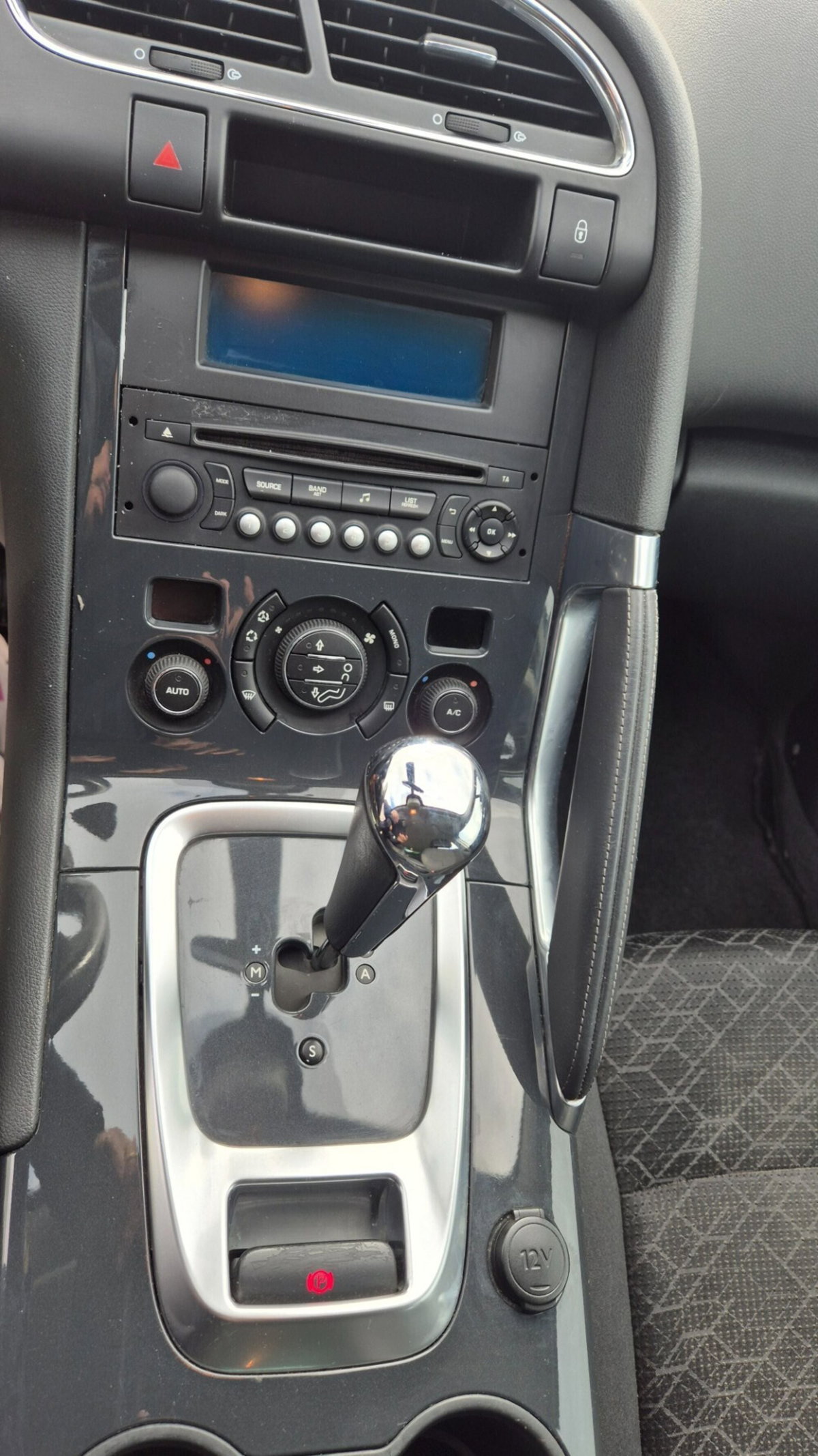 Peugeot 3008 1.6 HDi 115CV Active (11)