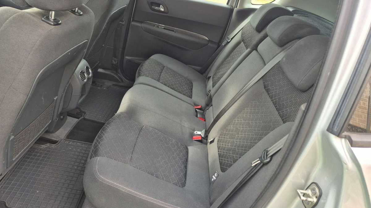 Peugeot 3008 1.6 HDi 115CV Active (8)