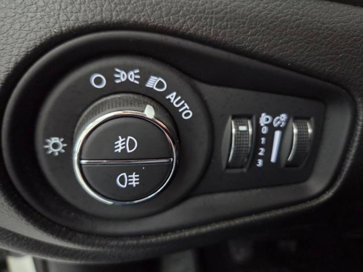 Jeep Renegade 1.6 Mjt 130 CV Limited (12)