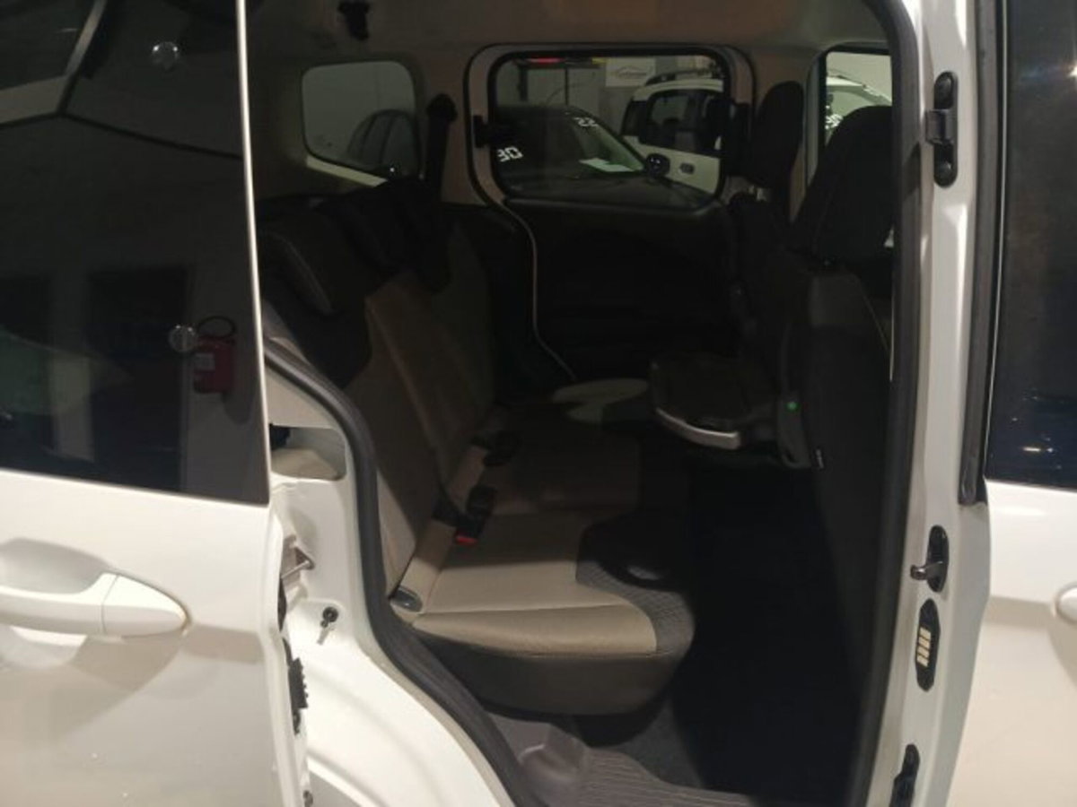 Ford Tourneo Courier 1.5 TDCI 75 CV Plus (11)