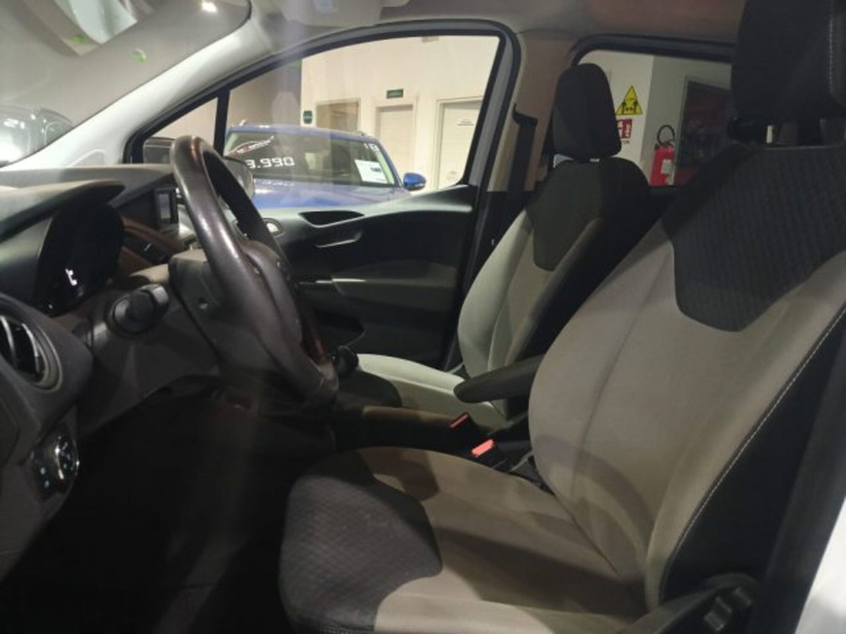 Ford Tourneo Courier 1.5 TDCI 75 CV Plus (13)