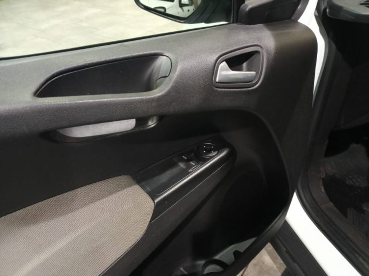 Ford Tourneo Courier 1.5 TDCI 75 CV Plus (14)