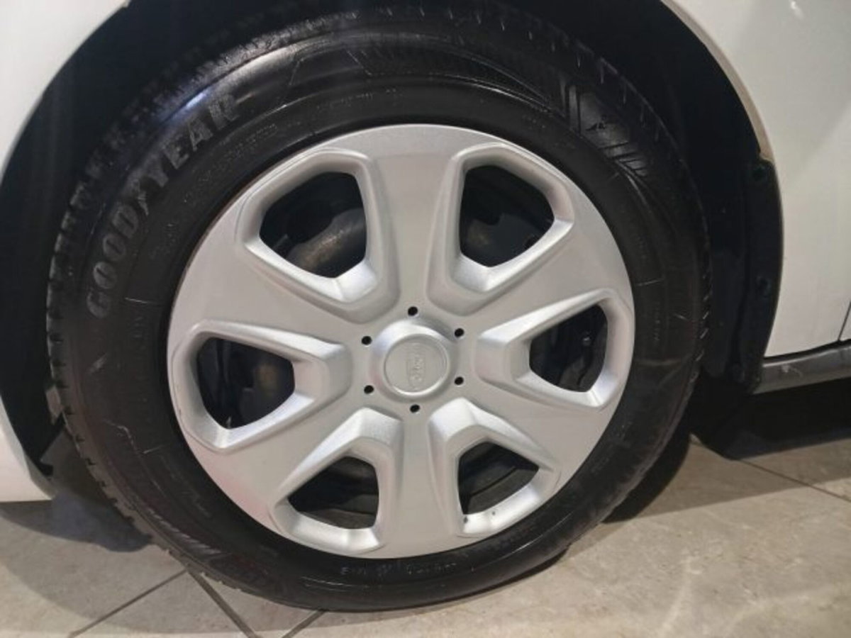 Ford Tourneo Courier 1.5 TDCI 75 CV Plus (18)