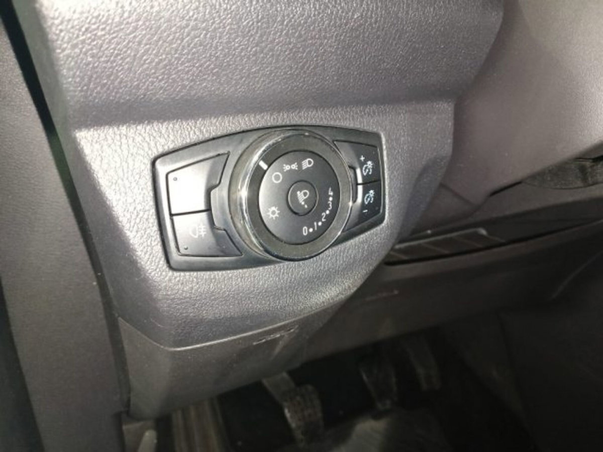 Ford Tourneo Courier 1.5 TDCI 75 CV Plus (19)