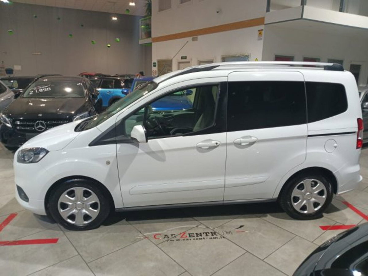 Ford Tourneo Courier 1.5 TDCI 75 CV Plus (2)