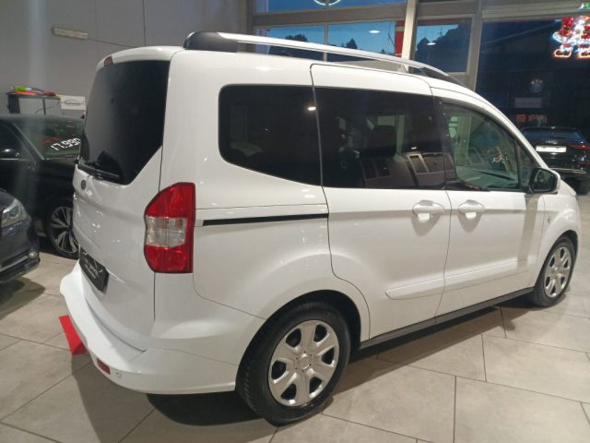 Ford Tourneo Courier 1.5 TDCI 75 CV Plus (4)