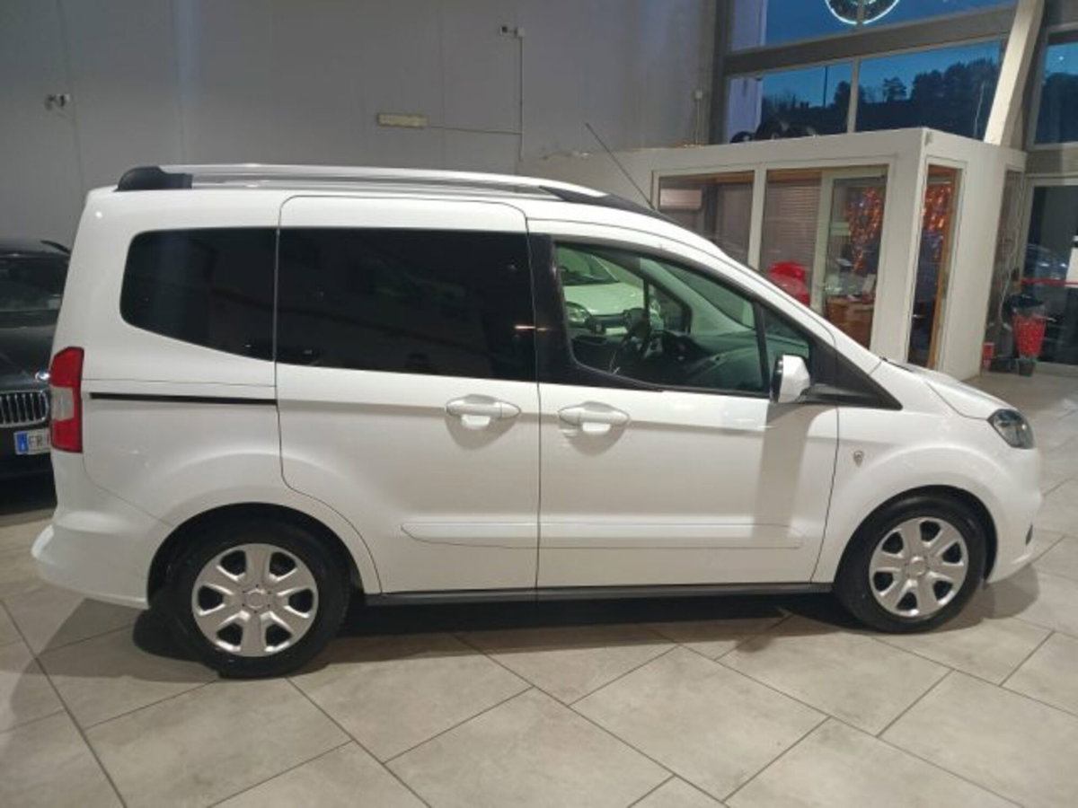 Ford Tourneo Courier 1.5 TDCI 75 CV Plus (8)