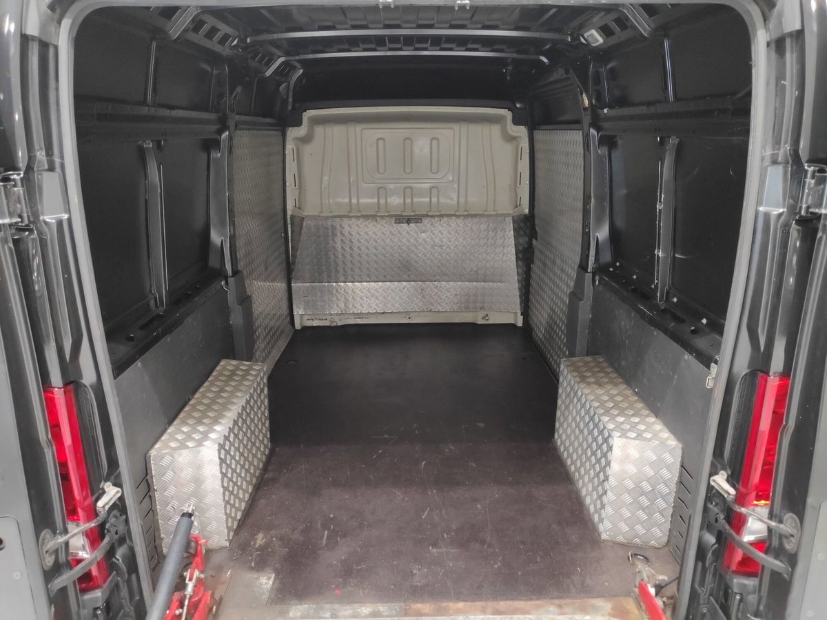 Peugeot Boxer Furgone 333 2.2 BlueHDi 165 S&S PM-TM Furgone (9)