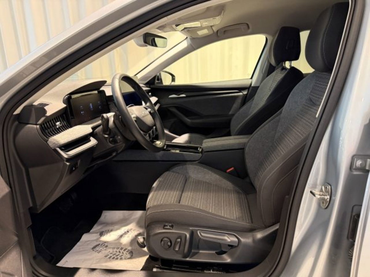 Skoda Superb 2.0 tdi Selection 150cv dsg (4)
