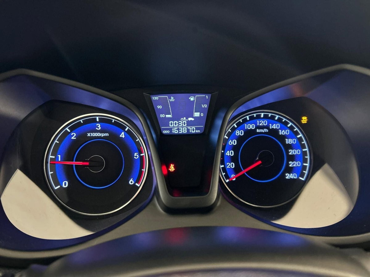 Hyundai ix20 1.4 CRDI 90 CV Comfort (10)