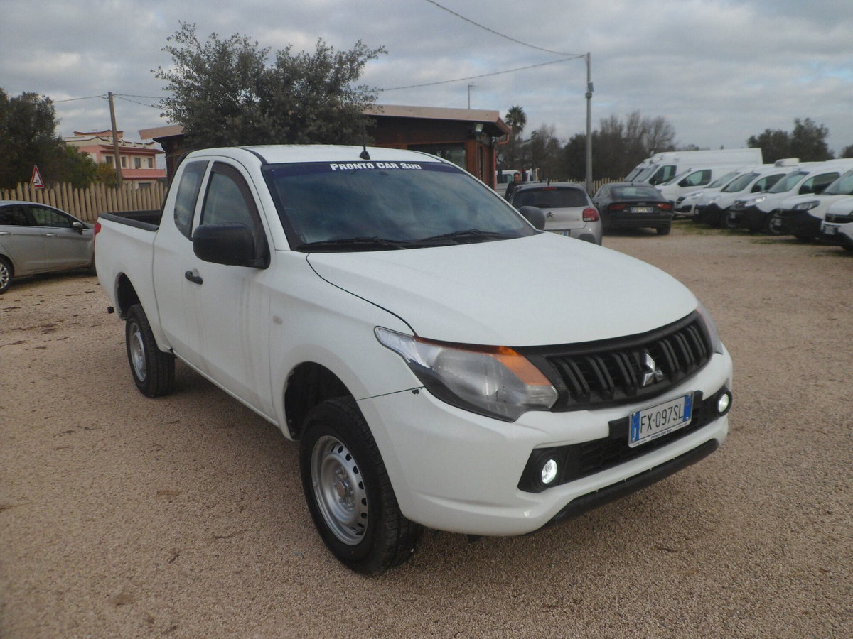 Mitsubishi L200 2.5 TD 4WD Club Cab Pick-up (2)