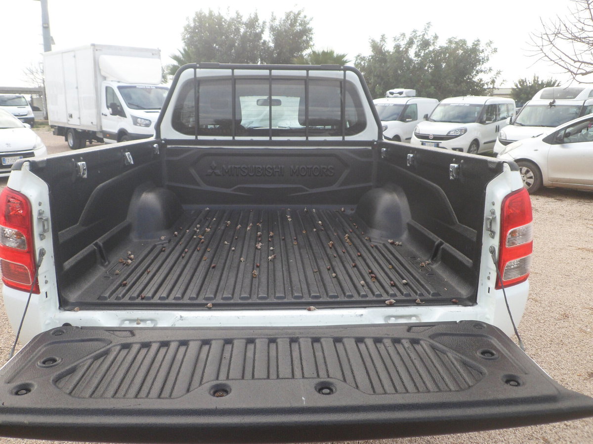 Mitsubishi L200 2.5 TD 4WD Club Cab Pick-up (6)