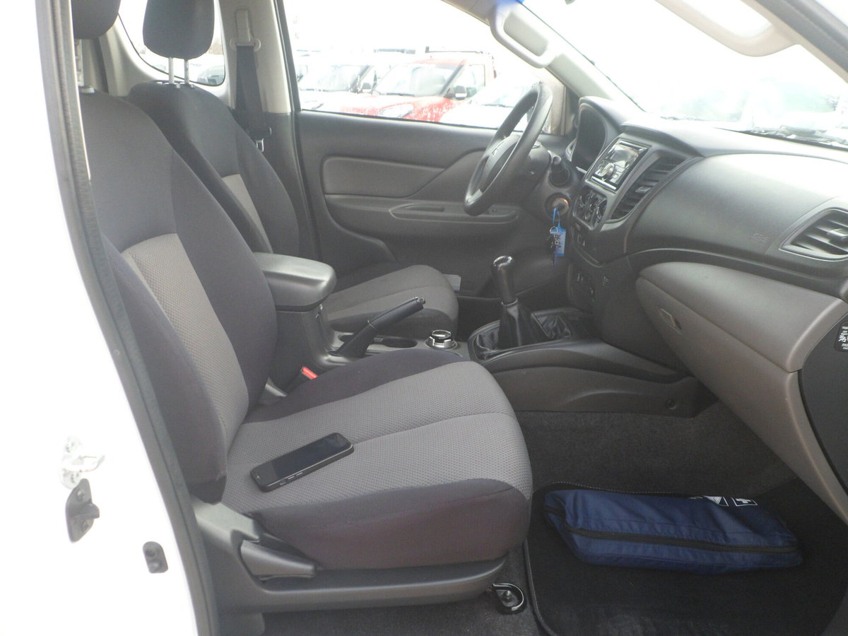 Mitsubishi L200 2.5 TD 4WD Club Cab Pick-up (7)