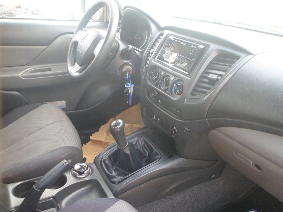 Mitsubishi L200 2.5 TD 4WD Club Cab Pick-up (8)