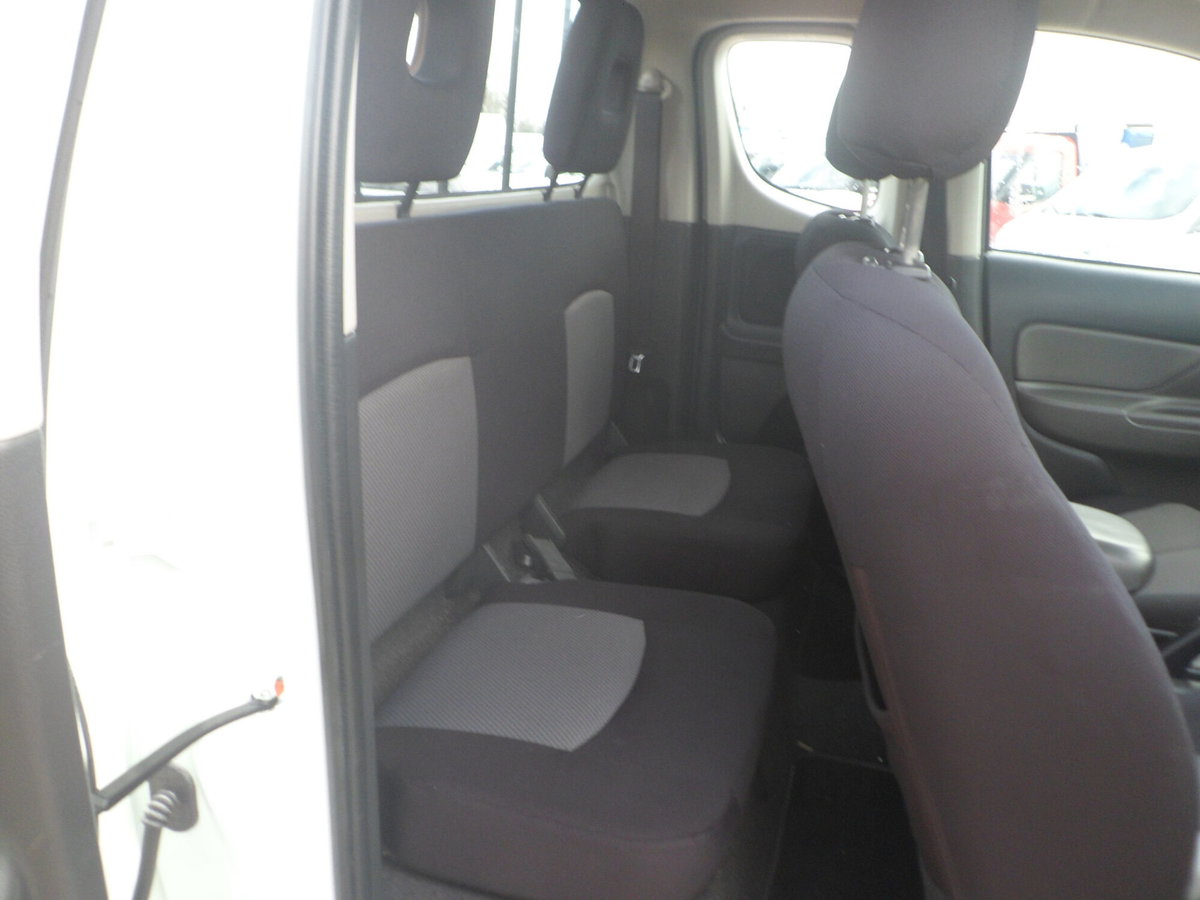 Mitsubishi L200 2.5 TD 4WD Club Cab Pick-up (9)