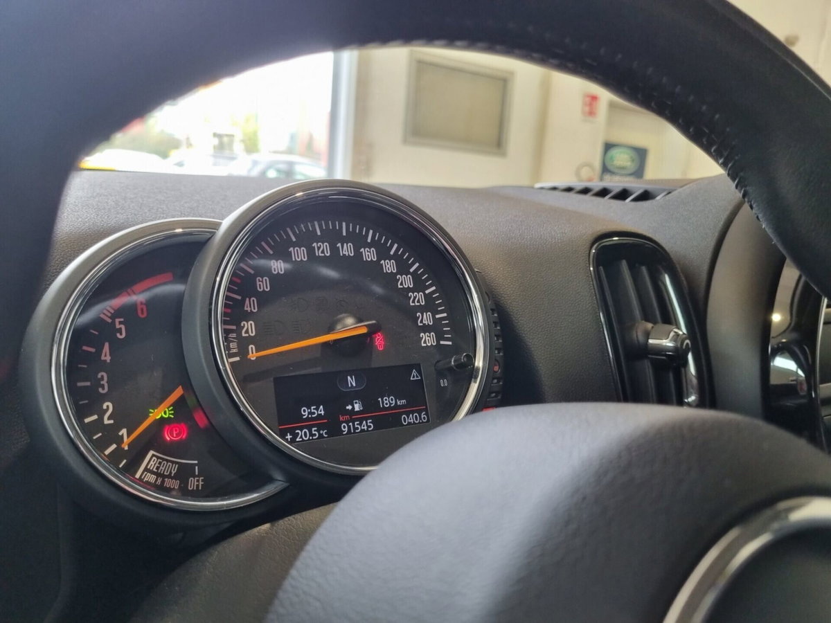 MINI Mini Countryman 2.0 Cooper D Essential Countryman (14)