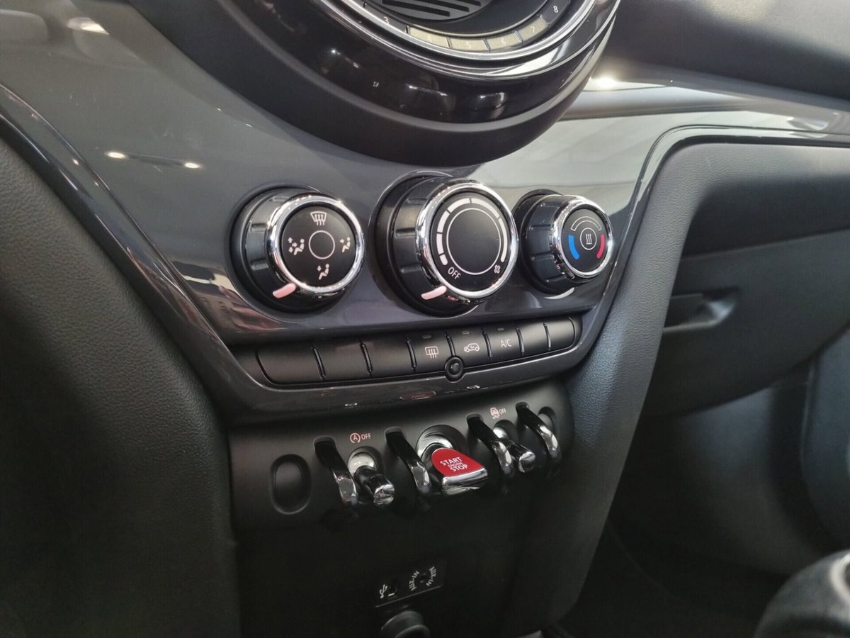 MINI Mini Countryman 2.0 Cooper D Essential Countryman (19)