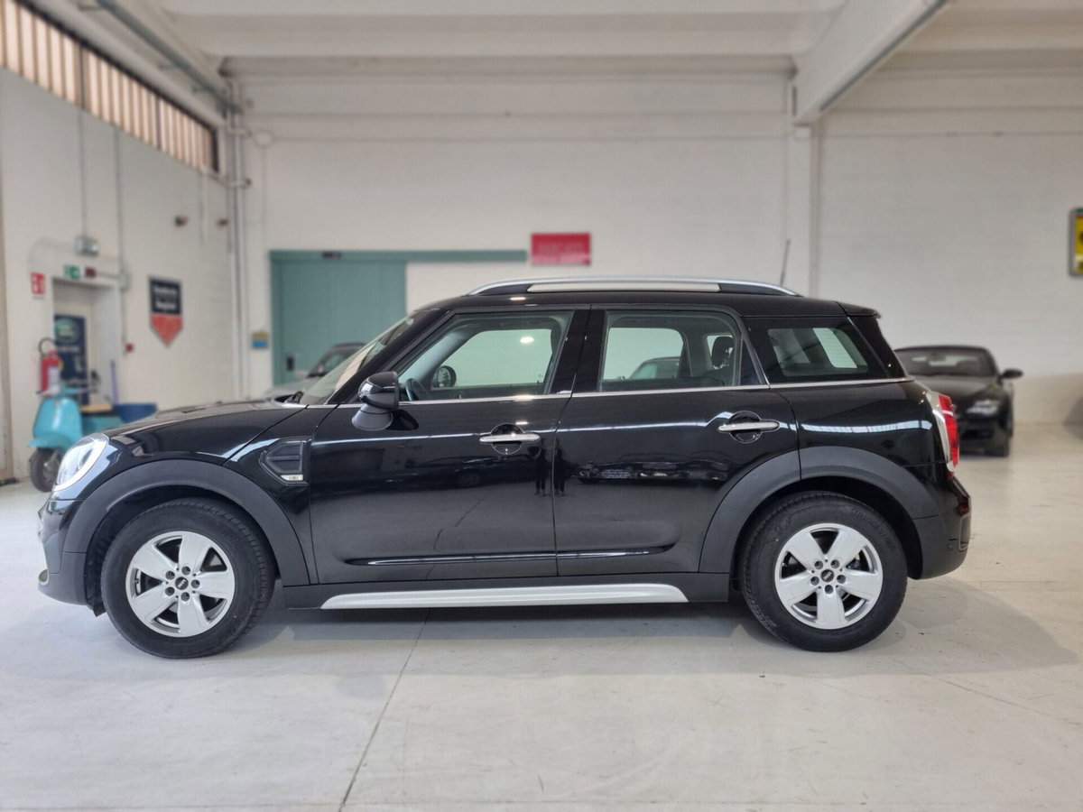 MINI Mini Countryman 2.0 Cooper D Essential Countryman (2)
