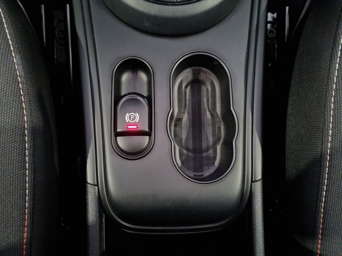 MINI Mini Countryman 2.0 Cooper D Essential Countryman (20)