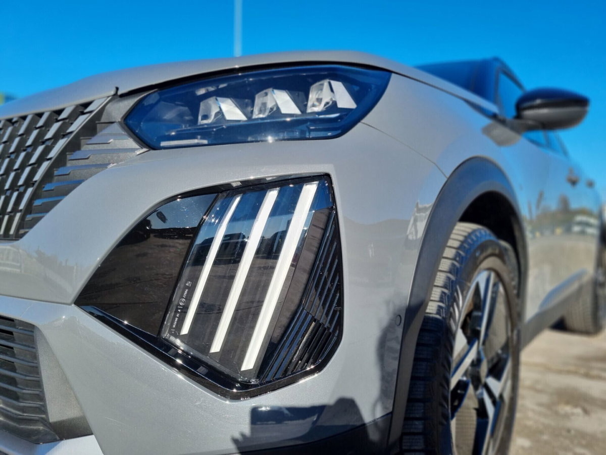 Peugeot 2008 PureTech 130 S&S EAT8 GT Pack (10)