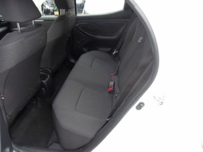 Toyota Yaris 1.0 5 porte Active (12)
