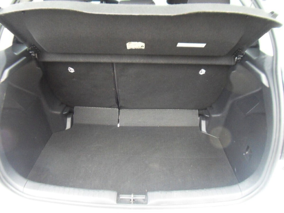 Toyota Yaris 1.0 5 porte Active (13)