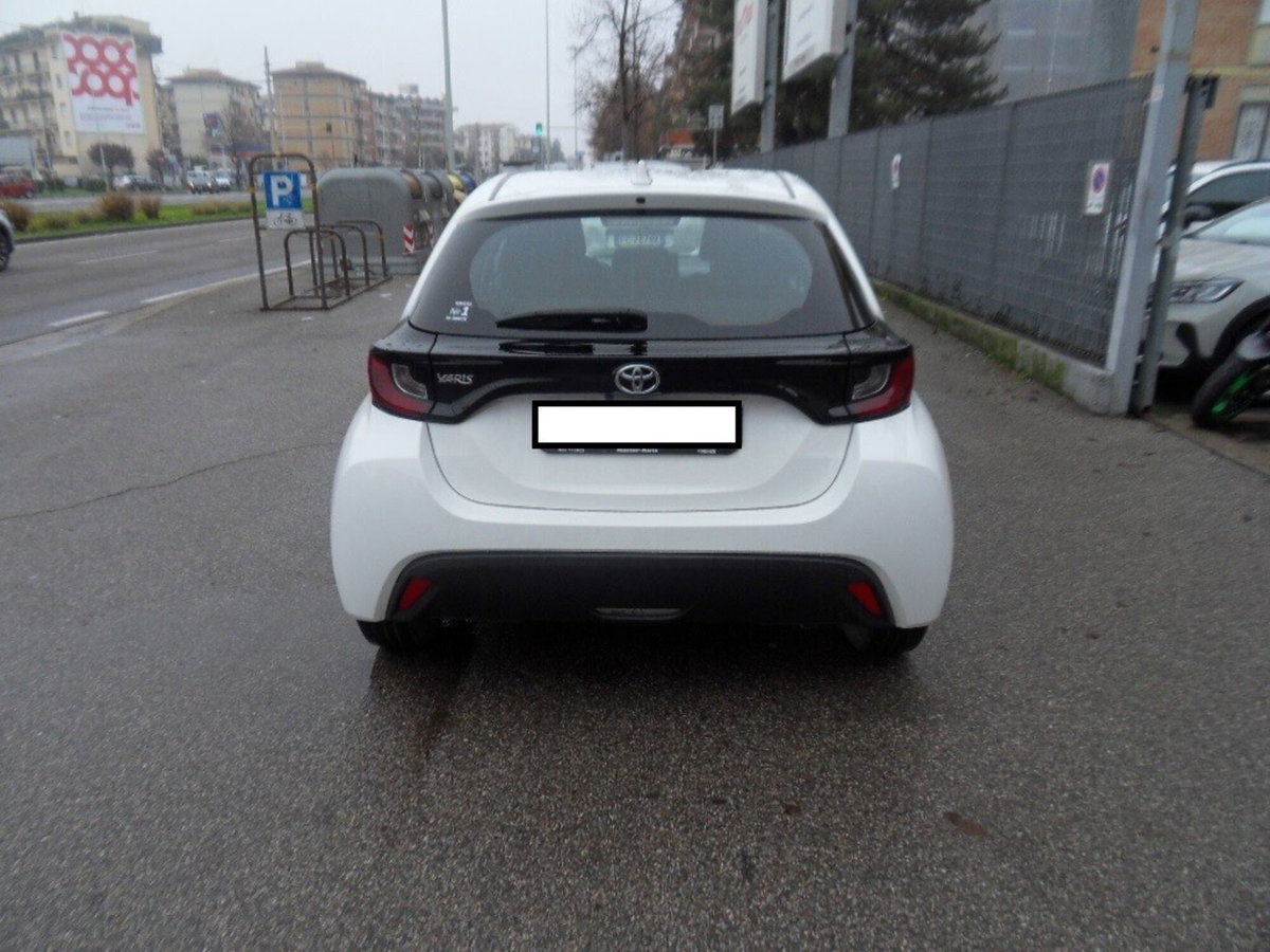 Toyota Yaris 1.0 5 porte Active (2)