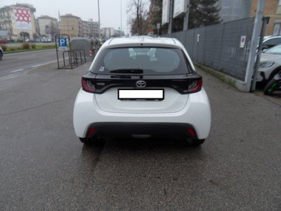 Toyota Yaris 1.0 5 porte Active (2)