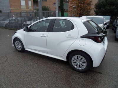 Toyota Yaris 1.0 5 porte Active (4)