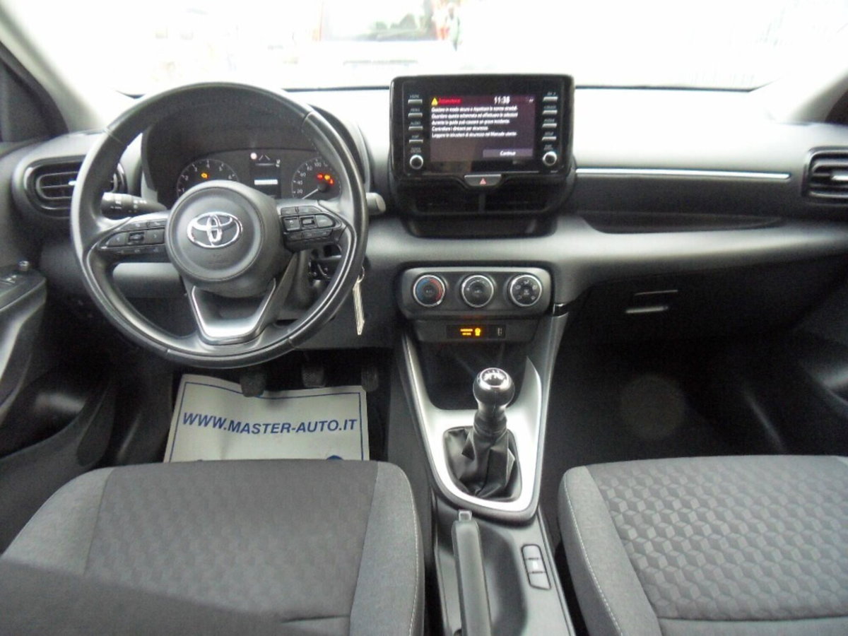 Toyota Yaris 1.0 5 porte Active (6)