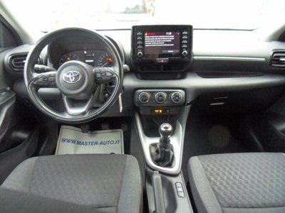 Toyota Yaris 1.0 5 porte Active (6)