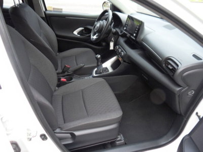Toyota Yaris 1.0 5 porte Active (9)