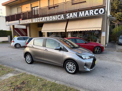 Toyota Yaris 1.D-4D 5 porte Lounge usata