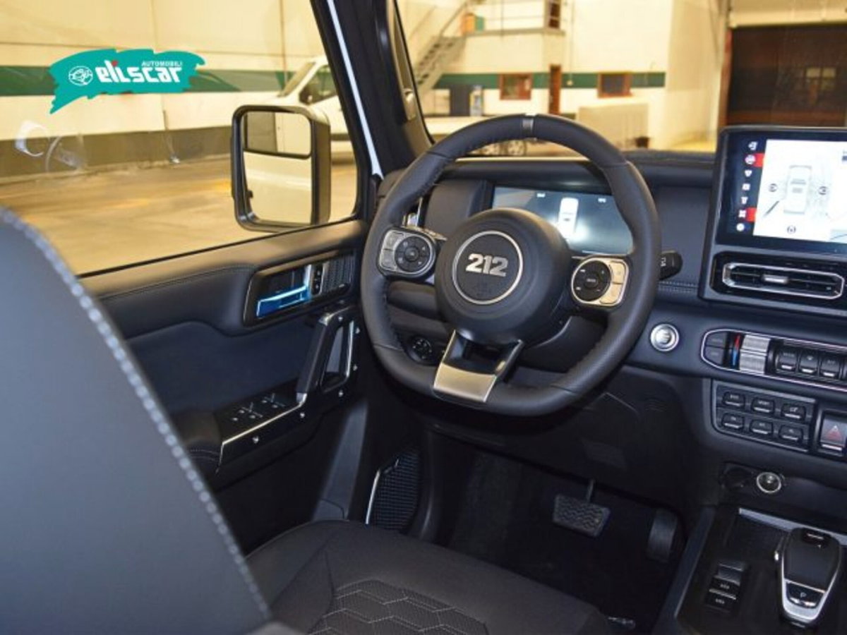 Emc 212 212 2.0 tgdi Adventurer 4wd 8at (13)